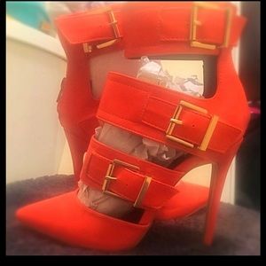 Brand new never worn heels